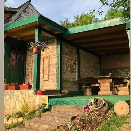 Alpstuga Etno Oaza Near Airport *